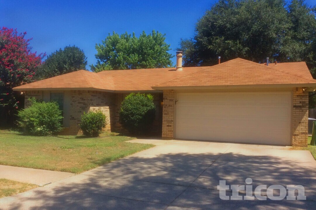 6905 Forestview Dr in Arlington, TX - Foto de edificio