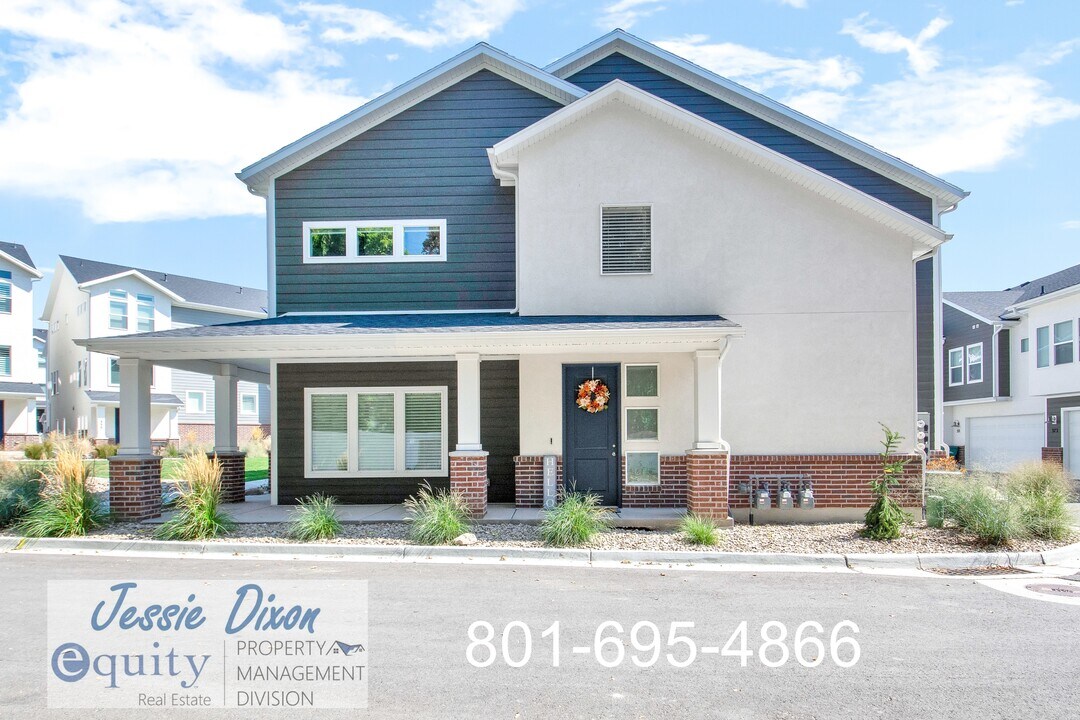 374 W 25 N in Layton, UT - Building Photo