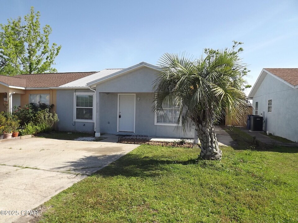 2712 Oak Hammock Dr in Panama City, FL - Building Photo