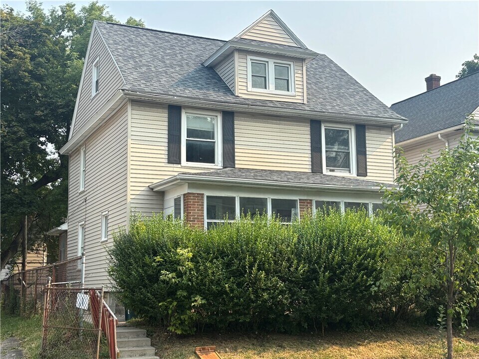 98 Fairbanks St in Rochester, NY - Building Photo