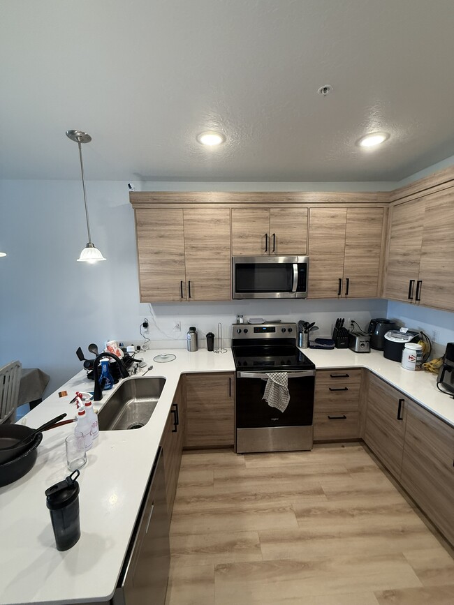 1121 W 250 S, Unit 301 in American Fork, UT - Building Photo - Building Photo