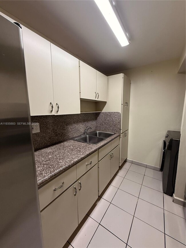 5033 NW 7th St in Miami, FL - Building Photo - Building Photo