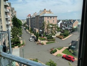 101 Shearwater Ct E in Jersey City, NJ - Building Photo - Building Photo