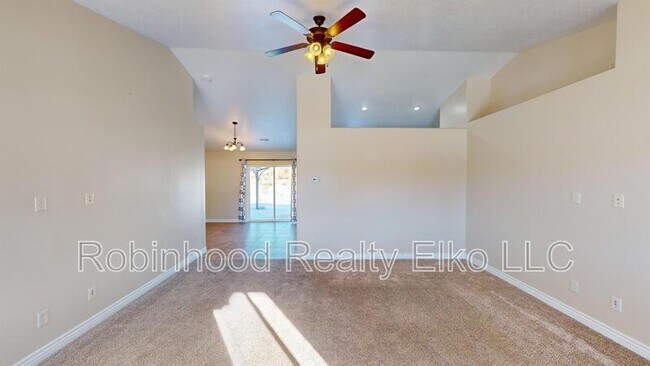 963 Alpine Dr in Spring Creek, NV - Building Photo - Building Photo