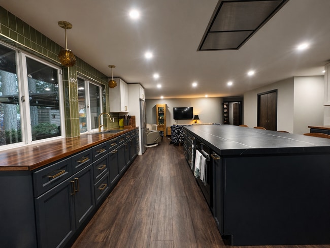 6810 Topaz Dr SW in Tacoma, WA - Foto de edificio - Building Photo