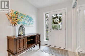 593 Foxlight Cir in Ottawa, ON - Building Photo - Building Photo