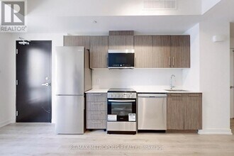42-871 SHEPPARD Ave in Toronto, ON - Building Photo - Building Photo