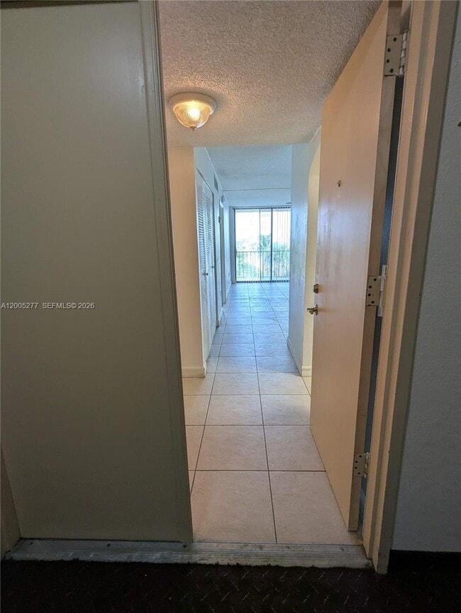 16751 NE 9th Ave in Miami, FL - Foto de edificio - Building Photo