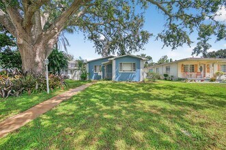 2491 35th Ave N in St. Petersburg, FL - Building Photo - Building Photo