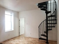 2045-1R N Howard St, Unit 2 Bedroom Rear Unit in Philadelphia, PA - Foto de edificio - Building Photo