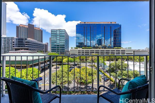 731 Amana St in Honolulu, HI - Building Photo