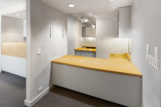 940 Park Ave in New York, NY - Building Photo - Interior Photo