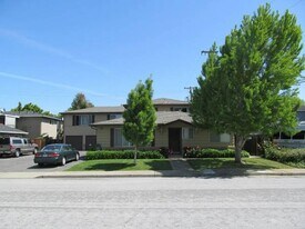 1015 Williams Way, Unit A in Mountain View, CA - Building Photo
