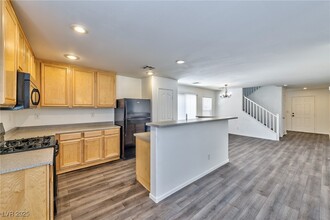 577 Lapford St in Las Vegas, NV - Building Photo - Building Photo
