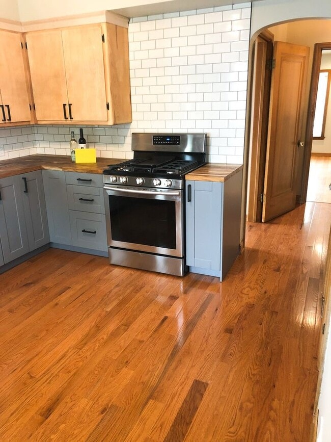 2928 N 74th St in Milwaukee, WI - Foto de edificio - Building Photo