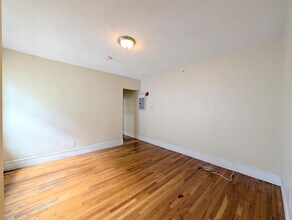 50 Hancock St, Unit 7 in Cambridge, MA - Foto de edificio - Building Photo