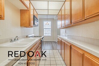 5640 Franklin Ave in Los Angeles, CA - Building Photo - Building Photo