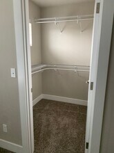 840 W Crystal Ct in Roseburg, OR - Building Photo - Building Photo