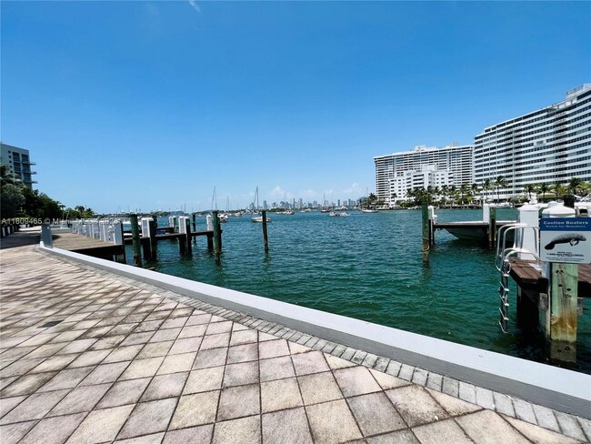 1470 Lincoln Terrace in Miami Beach, FL - Building Photo - Building Photo