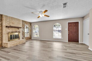 4627 Hickorygate Dr in Spring, TX - Building Photo