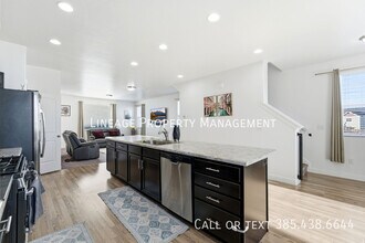 10847 Big Meadow Dr in South Jordan, UT - Building Photo - Building Photo