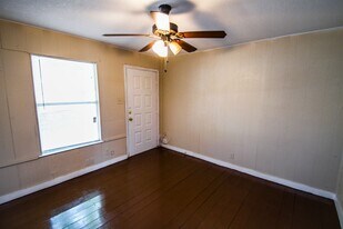 1315 Dawson St in San Antonio, TX - Building Photo