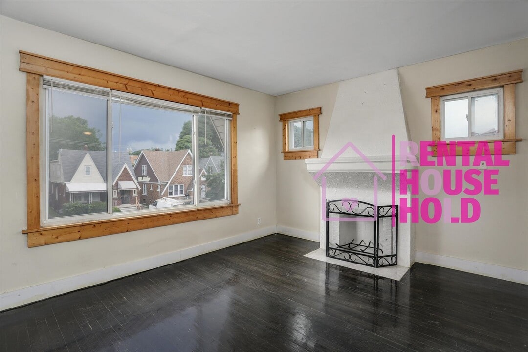 16618 Woodingham Dr in Detroit, MI - Building Photo