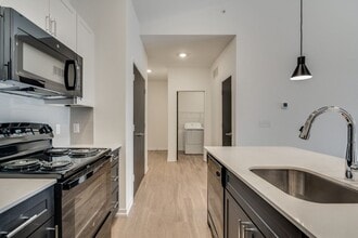 Uptown Square Apartments in Troy, MI - Building Photo - Building Photo