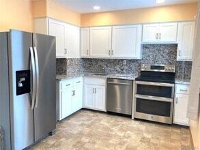 12 Soundview Ave in Oyster Bay, NY - Building Photo - Building Photo