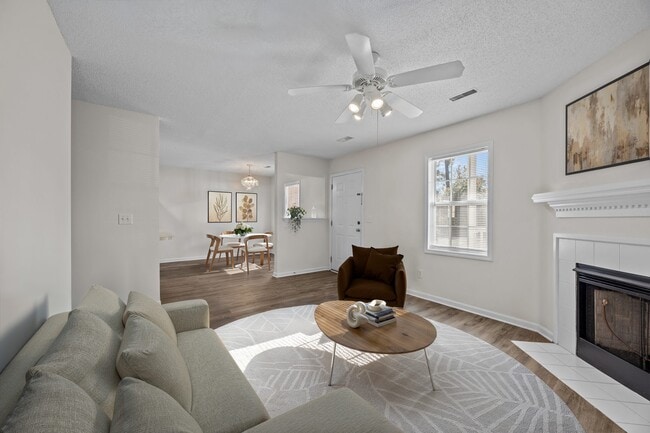 Spring Lake Apartments in Greenville, NC - Foto de edificio - Building Photo