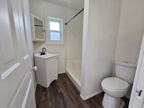 124 10th St SW-Unit -Lower in Cedar Rapids, IA - Building Photo - Building Photo