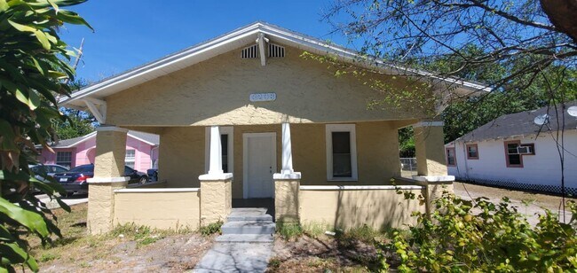 3208 E Osborne Ave in Tampa, FL - Foto de edificio - Building Photo