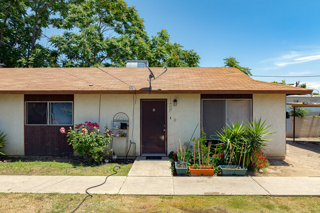 516 Roberts Ln in Bakersfield, CA - Foto de edificio - Building Photo