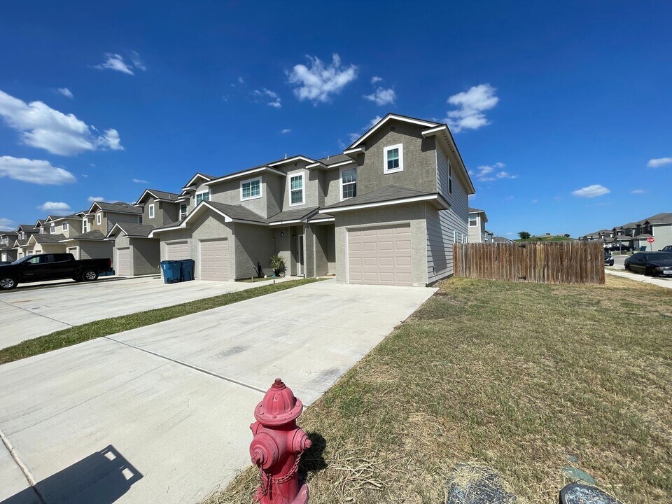 16902 Showdown Path in Selma, TX - Building Photo