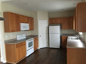 16511 Falconry Way in Charlotte, NC - Building Photo - Building Photo
