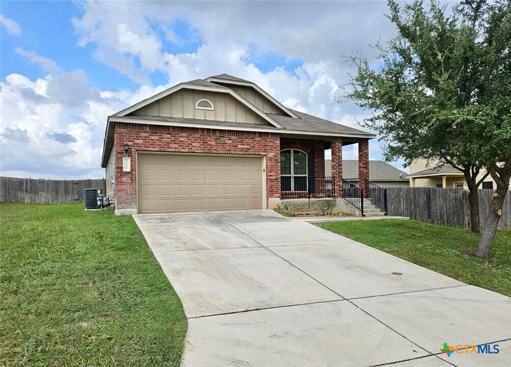 729 Community Dr in New Braunfels, TX - Building Photo