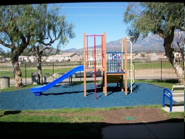 Mountain View in Beaumont, CA - Building Photo