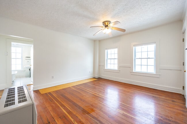 50 Hancock St, Unit #2 in Portland, ME - Foto de edificio - Building Photo