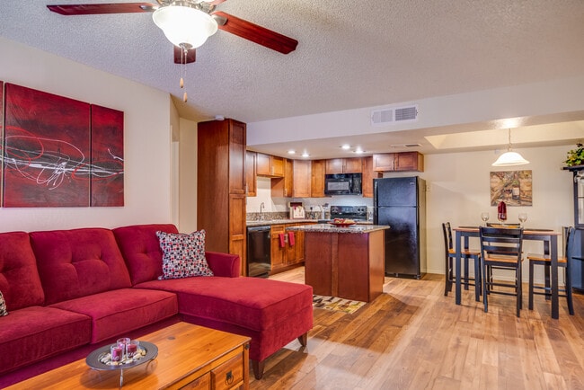 Desert Lakes Apartments in Phoenix, AZ - Foto de edificio - Interior Photo
