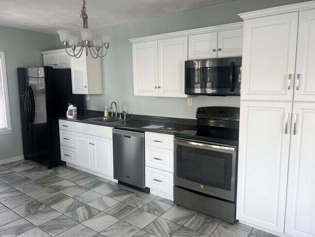 147 Lake Ave in Worcester, MA - Building Photo - Building Photo