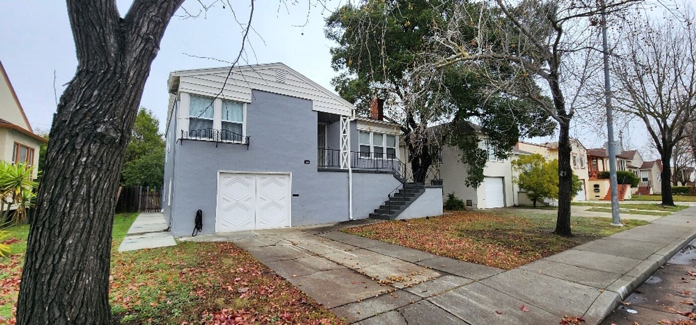 1920 Tennessee St in Vallejo, CA - Building Photo