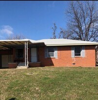 2207 NW Williams Ave in Lawton, OK - Building Photo