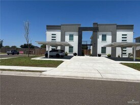 11 Delaware St in Alton, TX - Building Photo