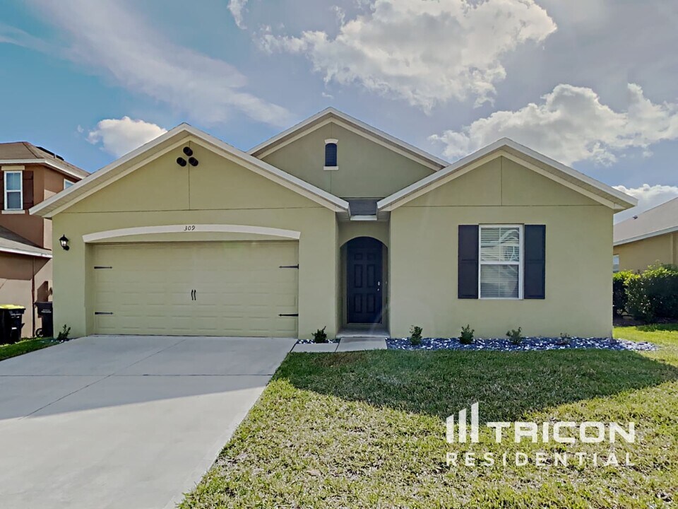 309 Aberdeen Dr in Davenport, FL - Building Photo