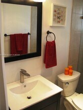 910 Jefferson Ave in Miami Beach, FL - Foto de edificio - Building Photo