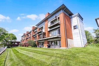 5310 Chouteaus Bluff Dr in St. Louis, MO - Building Photo - Building Photo