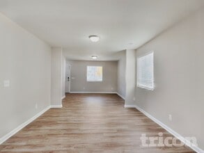 3710 Shepway Loop in Greensboro, NC - Foto de edificio - Building Photo