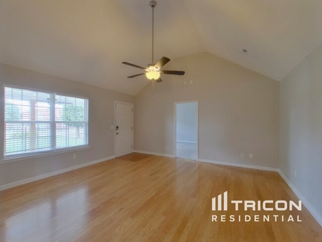 2108 Montgomery Ln in La Vergne, TN - Building Photo - Building Photo