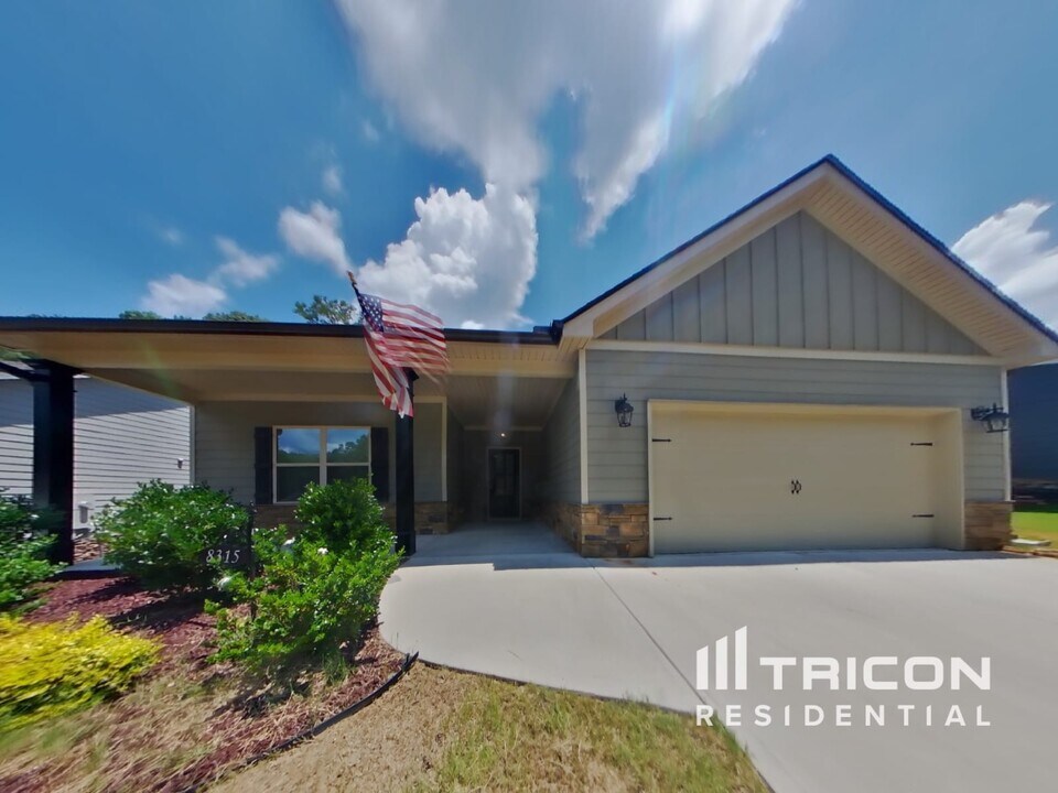 8315 Loch Lomand Ln in Winston, GA - Foto de edificio