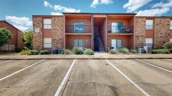 904 University Oaks Blvd, Unit 85 in College Station, TX - Building Photo